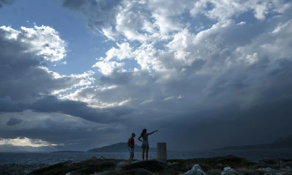 Καιρός: Θα συνεχιστεί η κακοκαιρία έως το πρωί της Δευτέρας